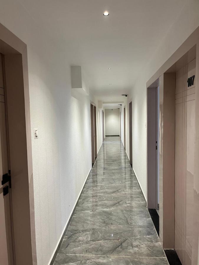 Hotel The Vital スーラト エクステリア 写真